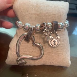 Maldita Rita Heart Charms 
Militar 7 1/2” Bracelet